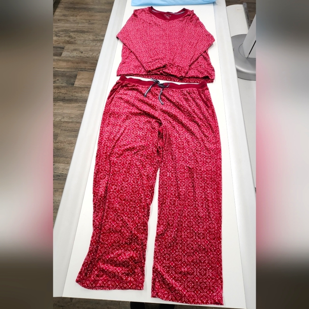 XL Nautica leisure clothes or PJs